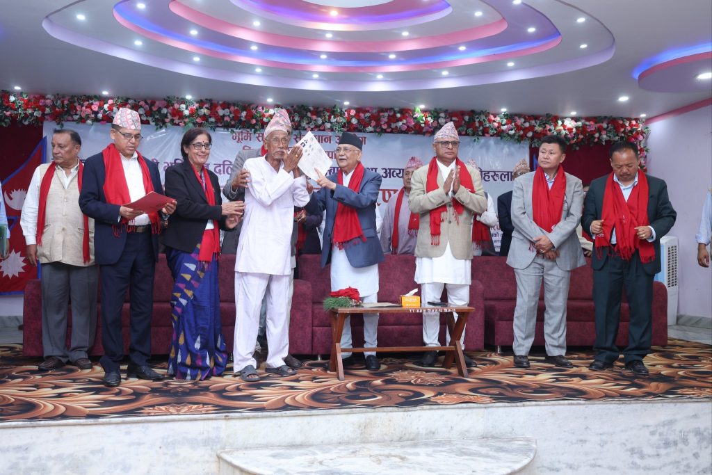 जग्गाधनी पुर्जा प्राप्त गरेपछि कनकाईका भूमिहीन, दलित एवं सुकुम्बासीको मुहारमा छायो खुशी