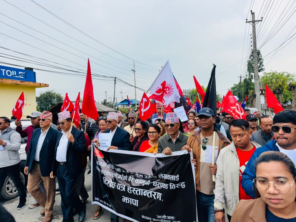 अध्यक्ष ओलीको रिहाइका लागि जिल्ला -जिल्लामा जुलुससहित एमालेले बुझायो ज्ञापन पत्र